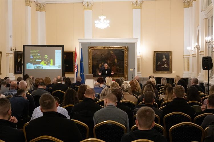 Slika /02_vijesti/2019/11/mimara/11-11-kriminalitet-na-stetu-umjetina-12.jpg