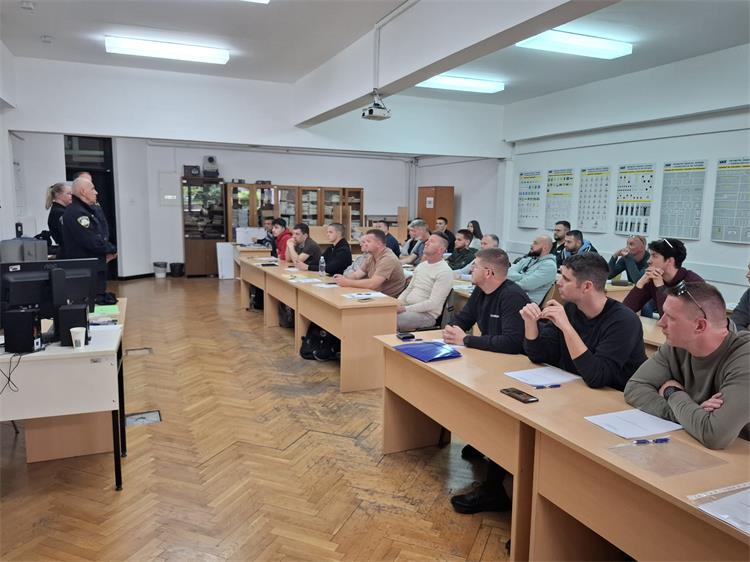 Slika /02_vijesti/2026/4%20-%20travanj/tecaj%20prometnih%20redara/te%C4%8Daj11.jpeg
